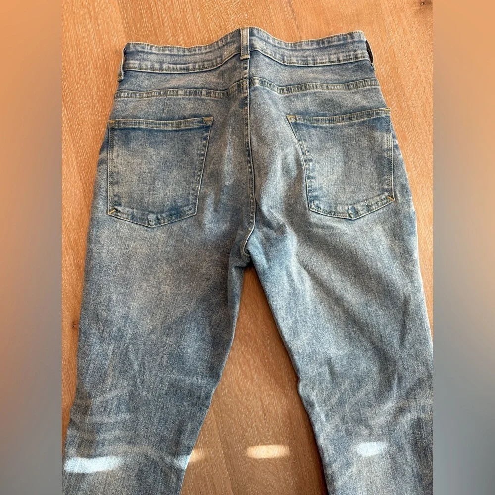 Zara Distressed High Rise Jeans Size 31 Light Wash Ripped Denim Trendy